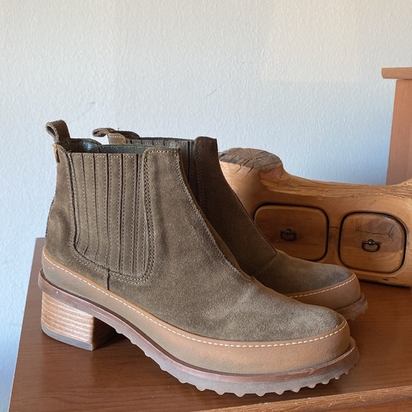 El Naturalista Lux Suede Kenita Land Booties - Picture 2 of 9